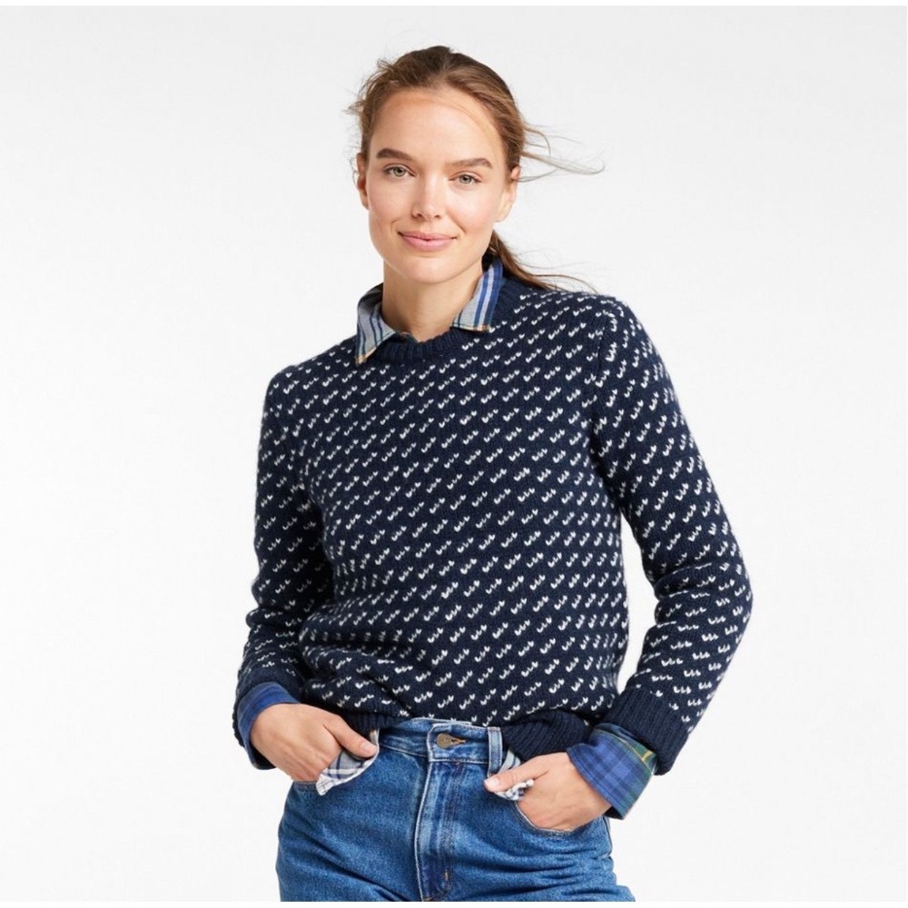 LL Bean Women's Navy Fair Isle Wool‎ Sweater Size Medium